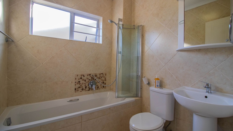 To Let 2 Bedroom Property for Rent in Abbotsford Eastern Cape